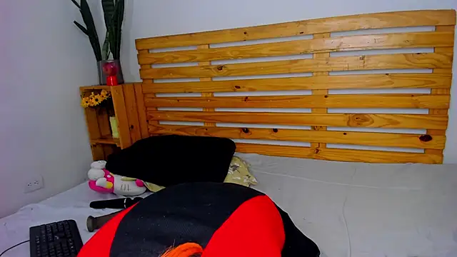 Snapshot of MaryJaneDove chatting on 02/28/25, 10:30 MaryJaneDove online show from 02/28/25, 10:30