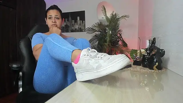 Snapshot of Amaia_Bushida chatting on 04/15/26, 02:07 Amaia Bushida online show from 04/15/26, 02:07