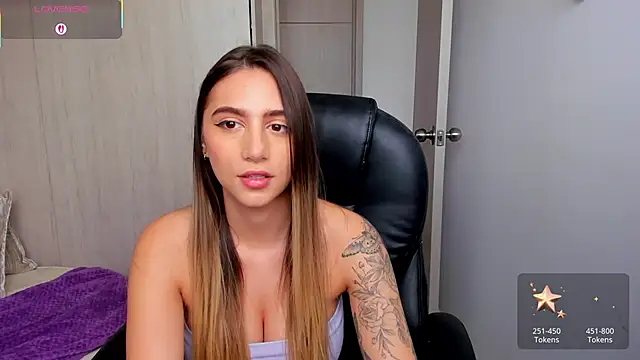 Snapshot of StacyConner chatting on 11/19/25, 08:42 StacyConner online show from 11/19/25, 08:42