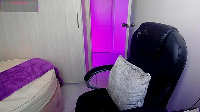 Snapshot of StacyConner chatting on 04/02/26, 10:18 StacyConner online show from 04/02/26, 10:18