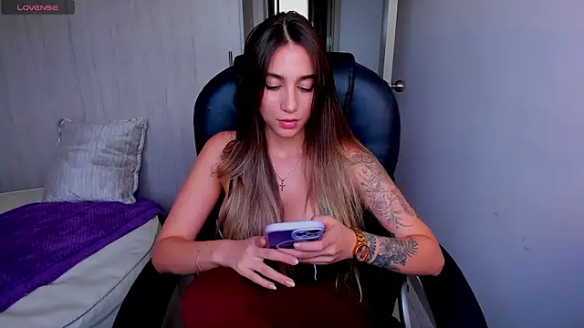 Snapshot of StacyConner chatting on 04/14/26, 10:38 StacyConner online show from 04/14/26, 10:38