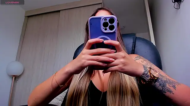 Snapshot of StacyConner chatting on 04/15/26, 08:53 StacyConner online show from 04/15/26, 08:53