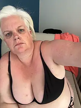 Snapshot of sexychazza16 chatting on 10/04/25, 03:21 sexychazza16 online show from 10/04/25, 03:21