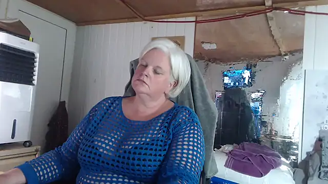 Snapshot of sexychazza16 chatting on 10/06/25, 06:27 sexychazza16 online show from 10/06/25, 06:27