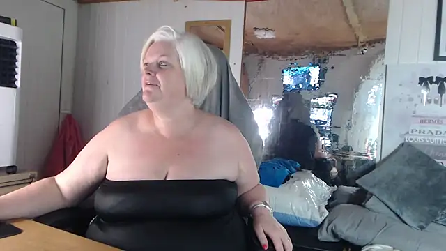 Snapshot of sexychazza16 chatting on 10/11/25, 06:50 sexychazza16 online show from 10/11/25, 06:50