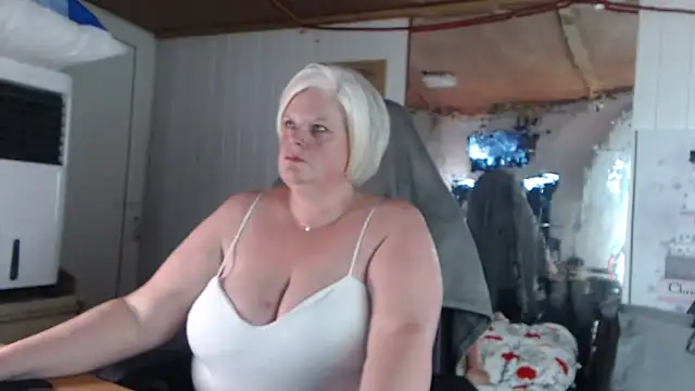 Snapshot of sexychazza16 chatting on 10/13/25, 06:41 sexychazza16 online show from 10/13/25, 06:41