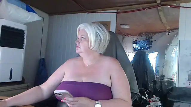 Snapshot of sexychazza16 chatting on 10/14/25, 06:31 sexychazza16 online show from 10/14/25, 06:31