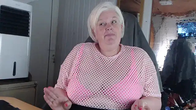 Snapshot of sexychazza16 chatting on 10/15/25, 06:52 sexychazza16 online show from 10/15/25, 06:52