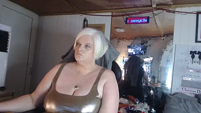 Snapshot of sexychazza16 chatting on 11/20/25, 08:30 sexychazza16 online show from 11/20/25, 08:30