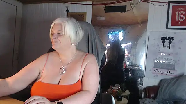 Snapshot of sexychazza16 chatting on 11/27/25, 08:44 sexychazza16 online show from 11/27/25, 08:44