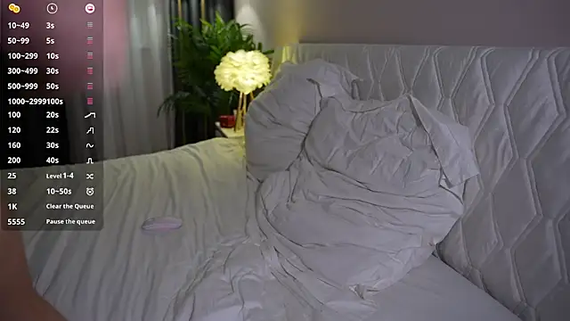 Snapshot of CatchMe1 chatting on 10/12/25, 05:01 CatchMe1 online show from 10/12/25, 05:01