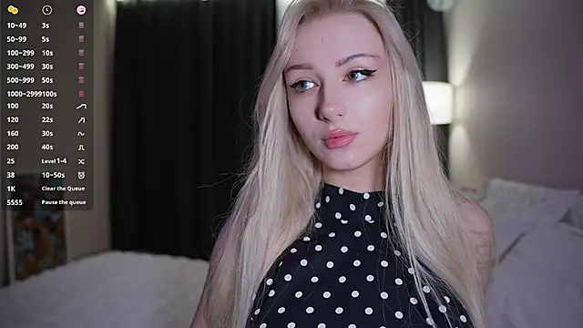 Snapshot of CatchMe1 chatting on 10/26/25, 06:25 CatchMe1 online show from 10/26/25, 06:25