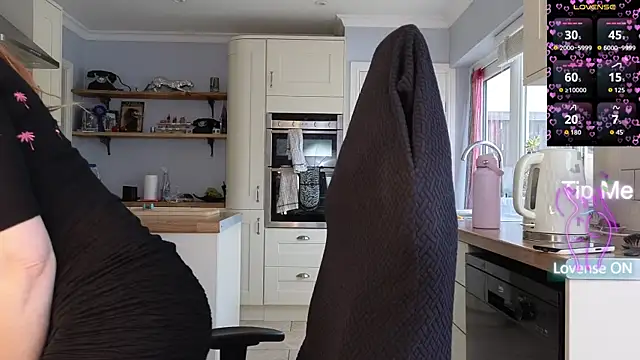 Snapshot of stripmequick chatting on 03/25/26, 11:05 stripmequick online show from 03/25/26, 11:05