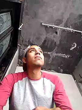 Snapshot of AlexAlejandro13 chatting on 12/18/24, 07:41 AlexAlejandro13 online show from 12/18/24, 07:41