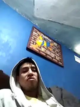 Snapshot of AlexAlejandro13 chatting on 12/26/24, 04:25 AlexAlejandro13 online show from 12/26/24, 04:25