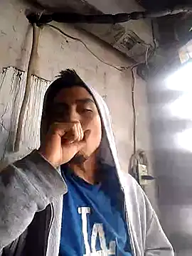 Snapshot of AlexAlejandro13 chatting on 01/03/25, 06:24 AlexAlejandro13 online show from 01/03/25, 06:24