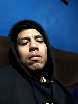 Snapshot of AlexAlejandro13 chatting on 01/06/25, 11:52 AlexAlejandro13 online show from 01/06/25, 11:52