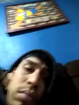 Snapshot of AlexAlejandro13 chatting on 01/17/25, 08:33 AlexAlejandro13 online show from 01/17/25, 08:33