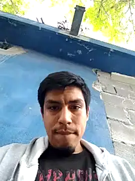 Snapshot of AlexAlejandro13 chatting on 02/06/25, 11:58 AlexAlejandro13 online show from 02/06/25, 11:58