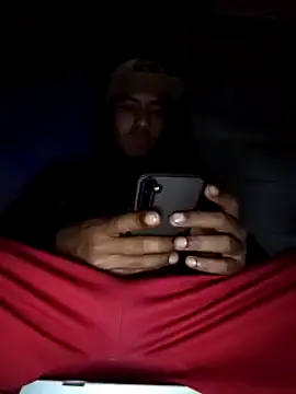 Snapshot of AlexAlejandro13 chatting on 02/26/25, 04:36 AlexAlejandro13 online show from 02/26/25, 04:36