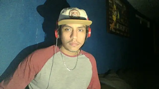 Snapshot of AlexAlejandro13 chatting on 09/10/25, 09:09 AlexAlejandro13 online show from 09/10/25, 09:09