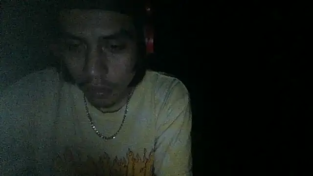 Snapshot of AlexAlejandro13 chatting on 09/23/25, 07:22 AlexAlejandro13 online show from 09/23/25, 07:22