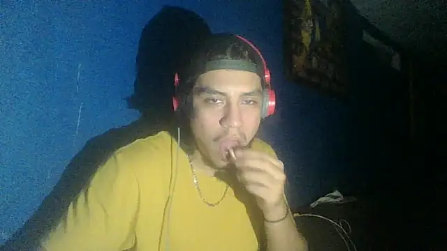 Snapshot of AlexAlejandro13 chatting on 10/02/25, 07:15 AlexAlejandro13 online show from 10/02/25, 07:15