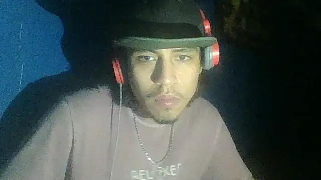 Snapshot of AlexAlejandro13 chatting on 10/05/25, 07:17 AlexAlejandro13 online show from 10/05/25, 07:17