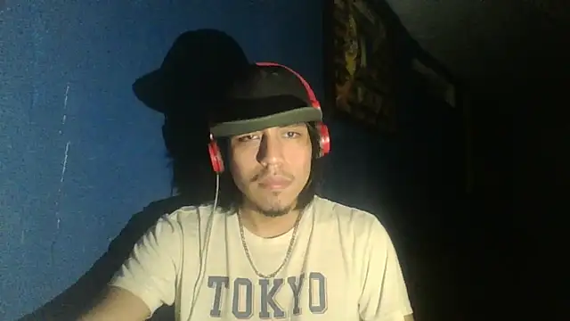 Snapshot of AlexAlejandro13 chatting on 10/11/25, 07:07 AlexAlejandro13 online show from 10/11/25, 07:07