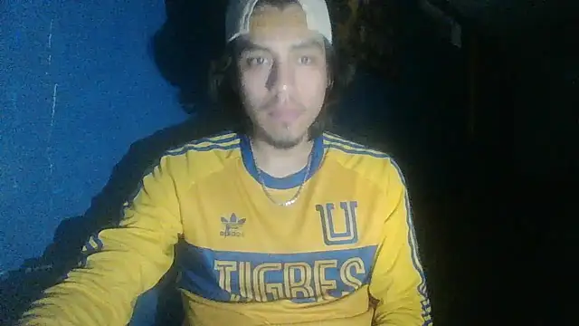 Snapshot of AlexAlejandro13 chatting on 10/16/25, 08:48 AlexAlejandro13 online show from 10/16/25, 08:48