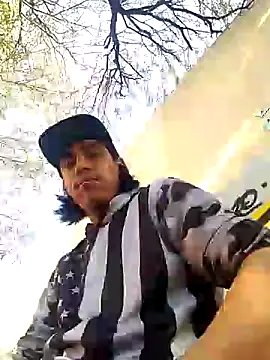 Snapshot of AlexAlejandro13 chatting on 11/17/25, 09:42 AlexAlejandro13 online show from 11/17/25, 09:42