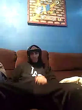 Snapshot of AlexAlejandro13 chatting on 12/17/25, 06:47 AlexAlejandro13 online show from 12/17/25, 06:47