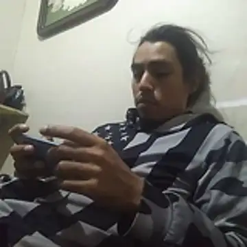 Snapshot of AlexAlejandro13 chatting on 04/19/26, 02:11 AlexAlejandro13 online show from 04/19/26, 02:11
