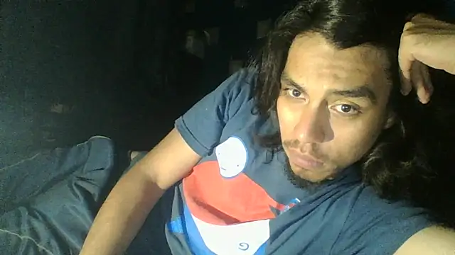 Snapshot of AlexAlejandro13 chatting on 04/28/26, 07:13 AlexAlejandro13 online show from 04/28/26, 07:13