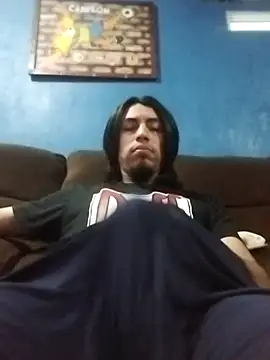 Snapshot of AlexAlejandro13 chatting on 05/04/26, 12:28 AlexAlejandro13 online show from 05/04/26, 12:28