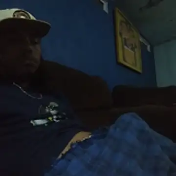 Snapshot of AlexAlejandro13 chatting on 05/05/26, 03:58 AlexAlejandro13 online show from 05/05/26, 03:58