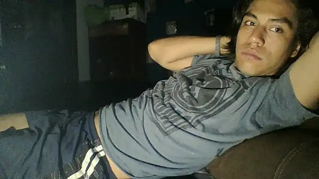 Snapshot of AlexAlejandro13 chatting on 05/11/26, 09:26 AlexAlejandro13 online show from 05/11/26, 09:26