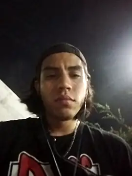 Snapshot of AlexAlejandro13 chatting on 05/16/26, 05:04 AlexAlejandro13 online show from 05/16/26, 05:04