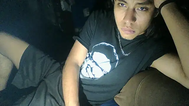 Snapshot of AlexAlejandro13 chatting on 05/20/26, 07:14 AlexAlejandro13 online show from 05/20/26, 07:14