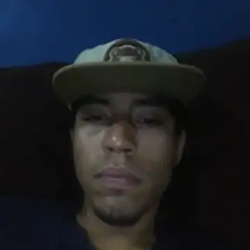 Snapshot of AlexAlejandro13 chatting on 05/29/26, 03:37 AlexAlejandro13 online show from 05/29/26, 03:37