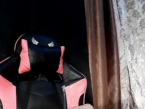 Snapshot of BrendaMore chatting on 12/21/24, 04:46 BrendaMore online show from 12/21/24, 04:46