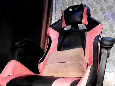 Snapshot of BrendaMore chatting on 12/22/24, 08:38 BrendaMore online show from 12/22/24, 08:38