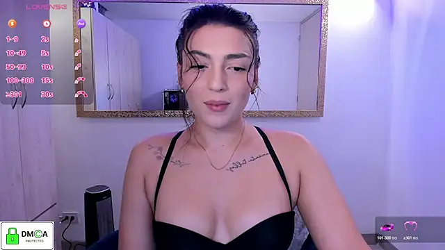 Snapshot of EricaVanderhill chatting on 04/23/26, 10:34 EricaVanderhill online show from 04/23/26, 10:34