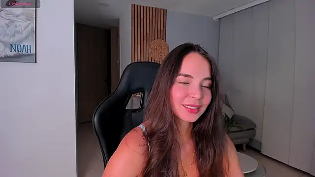 Snapshot of AnnieHallX chatting on 12/17/25, 02:17 AnnieHallX online show from 12/17/25, 02:17