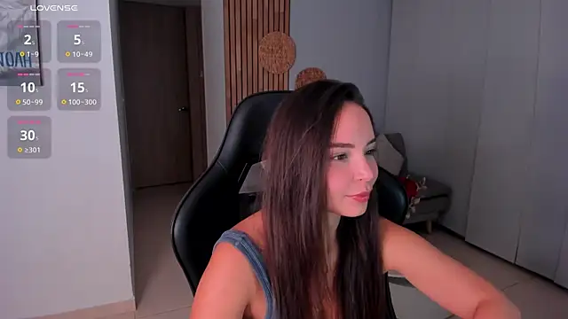 Snapshot of AnnieHallX chatting on 12/20/25, 01:56 AnnieHallX online show from 12/20/25, 01:56