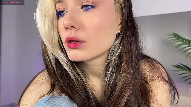 Snapshot of _blowjob_queen chatting on 06/14/26, 10:23 blowjob queen online show from 06/14/26, 10:23