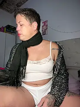 Snapshot of Alicbranca chatting on 05/09/26, 02:22 Alicbranca online show from 05/09/26, 02:22