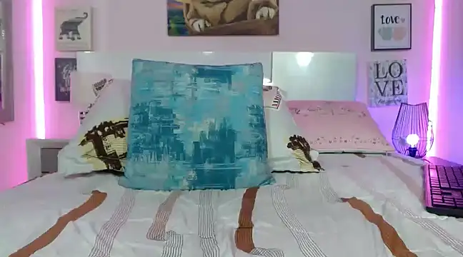 Snapshot of alexandra_fire69x chatting on 01/18/25, 12:57 alexandra fire69x online show from 01/18/25, 12:57