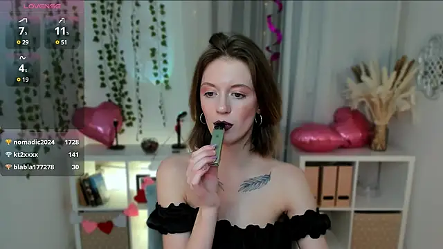 Snapshot of Salme_Sweet chatting on 02/20/25, 12:19 Salme Sweet online show from 02/20/25, 12:19