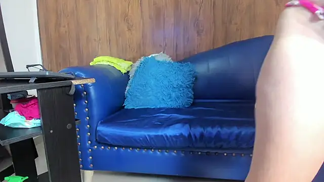 Snapshot of Mature_Skinny chatting on 03/08/25, 12:52 Mature Skinny online show from 03/08/25, 12:52